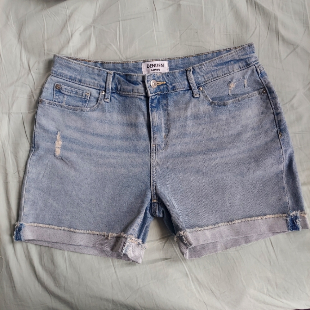 Levi's Midrise 5" Shorts